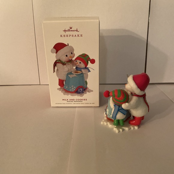 12th Making Memories MILK AND COOKIES 2019 Hallmark Ornament Snowman Cat - Picture 4 of 5